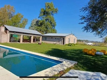 VENTA CASA QUINTA 4 AMBIENTES PARADA ROBLES
