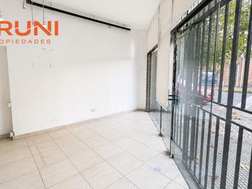 San Blas al 2400 | Villa Gral. Mitre | Local Comercial con Frente Vidriado | Alquiler