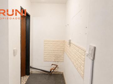San Blas al 2400 | Villa Gral. Mitre | Local Comercial con Frente Vidriado | Alquiler