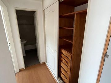 DEPTO DOS AMBIENTES, MUY BUENA UBICACION - C/COCHERA