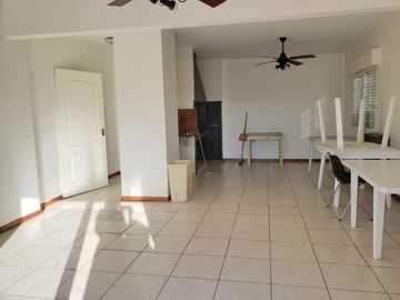 DEPTO DOS AMBIENTES, MUY BUENA UBICACION - C/COCHERA