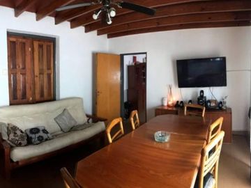 Se vende casa de 3 dormitorios con cochera en Zarate
