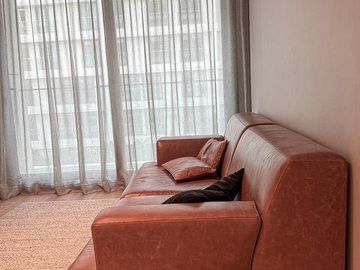 ALQUILER DEPAMPA - Departamento 2 ambientes AMOBLADO CON ESCRITORIO y cochera - Seg 24 hs