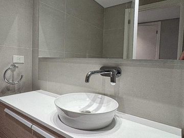 ALQUILER DEPAMPA - Departamento 2 ambientes AMOBLADO CON ESCRITORIO y cochera - Seg 24 hs