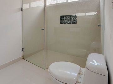 Casa de Lujo en Venta con Amplio Jardín y Alberca | Montes de Amé, Mérida