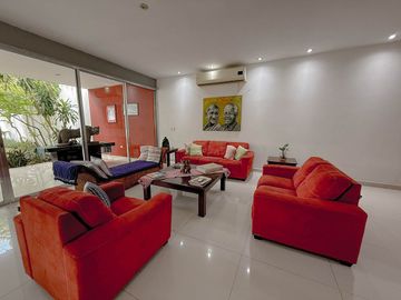 Casa de Lujo en Venta con Amplio Jardín y Alberca | Montes de Amé, Mérida