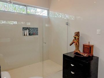 Casa de Lujo en Venta con Amplio Jardín y Alberca | Montes de Amé, Mérida
