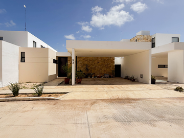 Casa de Una Planta en Venta en Temozón Norte, Mérida