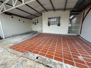CASA REMODELADA EN VENTA EN VILLA LUCRE | LISTA PARA HABITAR (C,P)