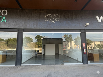 LOCAL NUEVO EN RENTA EN PLAZA SOBRE PERIFERICO Y AV CANEK