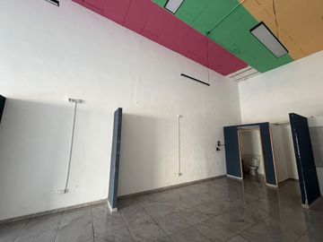 LOCAL NUEVO EN RENTA EN PLAZA SOBRE PERIFERICO Y AV CANEK