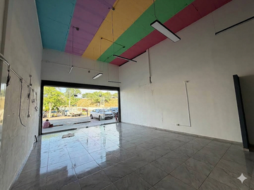 LOCAL NUEVO EN RENTA EN PLAZA SOBRE PERIFERICO Y AV CANEK