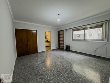venta 4 ambeintes con dependencia en Flores