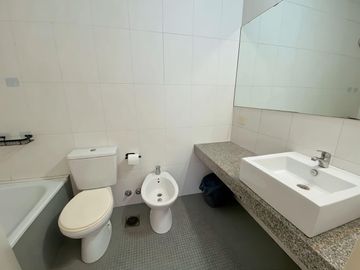 Alquiler monoambiente semi piso al frente apaisado con balcón corrido Nuñez Belgrano
