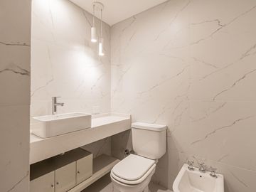 Departamento 2 dormitorios, 2 baños, estrenar, radiadores
