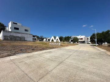 Terreno en venta en Los Robles Zona Mariano Otero