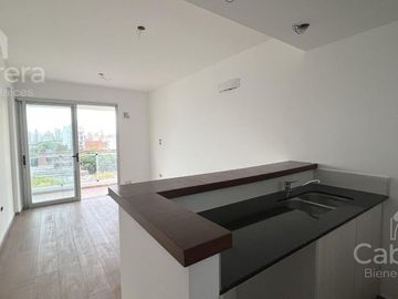 Venta departamento 1 dormitorio con balcon pasante, La Plata