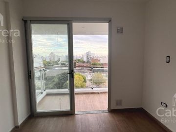 Venta departamento 1 dormitorio con balcon pasante, La Plata