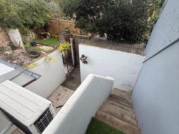 Oficina en 1er piso con balcón al frente en alquiler - Quilmes
