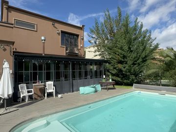 Casa en condominio con seguridad 24 hs en Gobernador Udaondo 4100