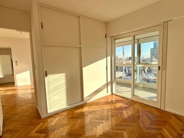 Departamento muy luminoao, piso alto con vista a la ciudad