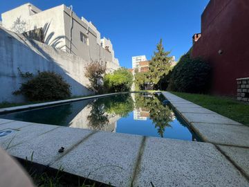 Terreno 9,15 x 53.12 para 1250 m2 vendibles a 3 cuadras de Plaza Irlanda