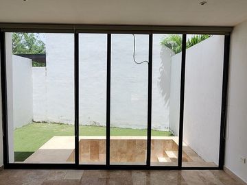 Renta Townhouse sin Muebles Temozón 3 Recamaras + Estudio