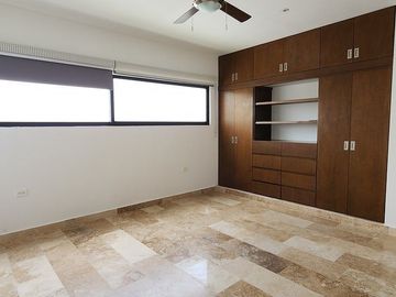 Renta Townhouse sin Muebles Temozón 3 Recamaras + Estudio