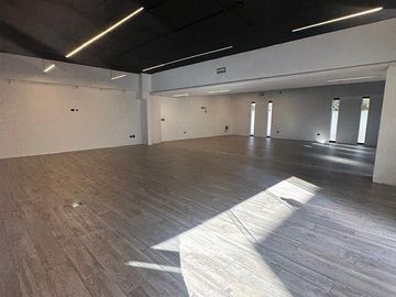 LOCALES COMERCIALES EN RENTA SOBRE LA GARCÍA LAVÍN
