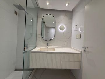 Piso Alto Excelente vista, a metros de Plaza España!!!