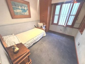 Chalet 1 planta 4 ambientes, gran parque. Olivos.
