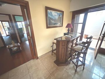 Chalet 1 planta 4 ambientes, gran parque. Olivos.