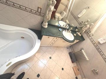 Chalet 1 planta 4 ambientes, gran parque. Olivos.
