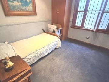 Chalet 1 planta 4 ambientes, gran parque. Olivos.