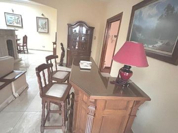Chalet 1 planta 4 ambientes, gran parque. Olivos.
