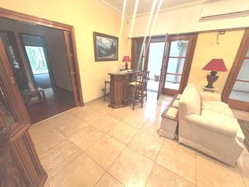 Chalet 1 planta 4 ambientes, gran parque. Olivos.
