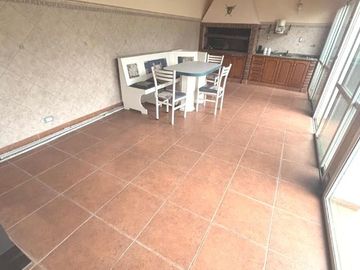 Chalet 1 planta 4 ambientes, gran parque. Olivos.