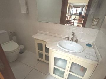 Chalet 1 planta 4 ambientes, gran parque. Olivos.