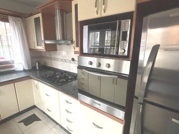 Chalet 1 planta 4 ambientes, gran parque. Olivos.