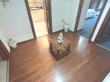 Chalet 1 planta 4 ambientes, gran parque. Olivos.