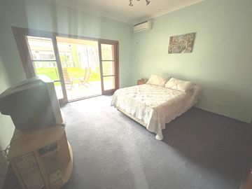 Chalet 1 planta 4 ambientes, gran parque. Olivos.