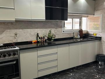 REGIMIENTO 11 AL 600 - VENTA CASA 2 DORMITORIOS CON COCHERA EN ROSARIO