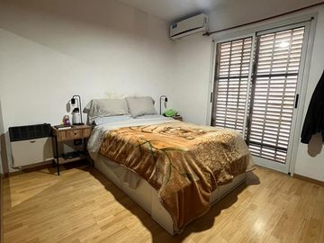 REGIMIENTO 11 AL 600 - VENTA CASA 2 DORMITORIOS CON COCHERA EN ROSARIO