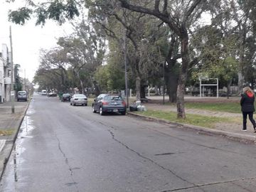 REGIMIENTO 11 AL 600 - VENTA CASA 2 DORMITORIOS CON COCHERA EN ROSARIO