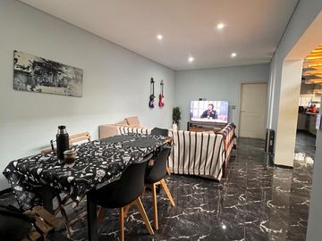 REGIMIENTO 11 AL 600 - VENTA CASA 2 DORMITORIOS CON COCHERA EN ROSARIO