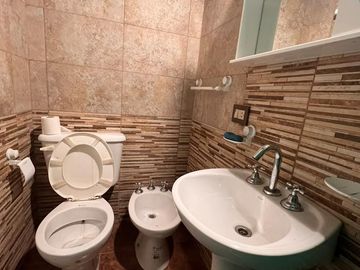 REGIMIENTO 11 AL 600 - VENTA CASA 2 DORMITORIOS CON COCHERA EN ROSARIO