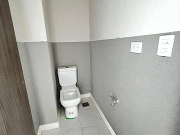 Venta Departamento Piso 4 Ambientes, 2 Cocheras, Lanús.