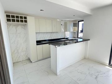 Venta Departamento Piso 4 Ambientes, 2 Cocheras, Lanús.