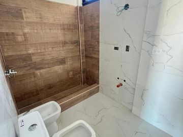 Venta Departamento Piso 4 Ambientes, 2 Cocheras, Lanús.