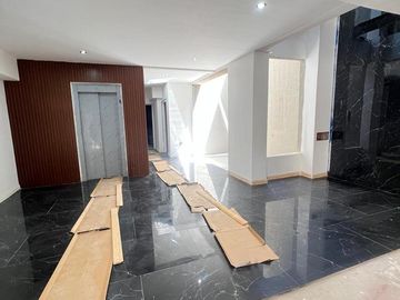 Venta Departamento Piso 4 Ambientes, 2 Cocheras, Lanús.